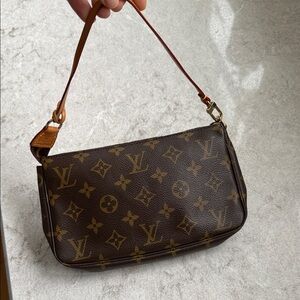 Louis Vuitton Monogram Canvas Pochette Authentic